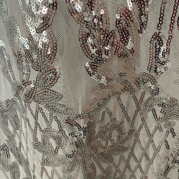 NWT/NIB SILVER OS sequin duster. Get your “Shimmer On”this holiday Season! - Picture 6 of 9